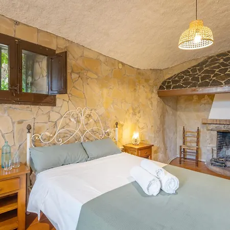Masia Bavi Country house *